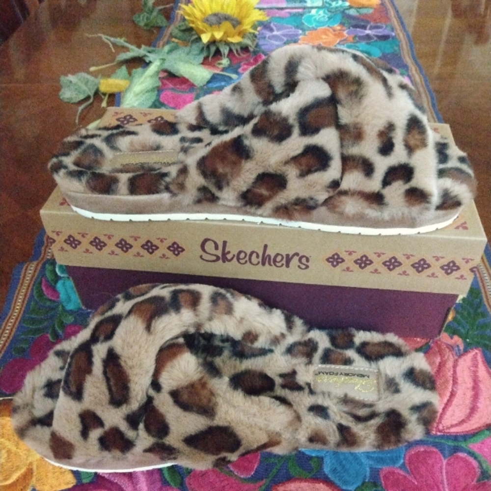 👠 $25 SALE! Skechers Faux Fur Slide Slippers
